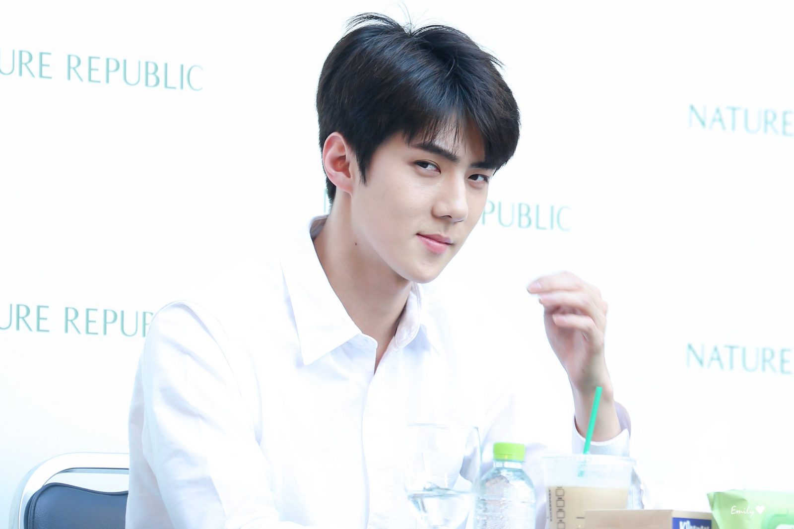 Trang phục cực ngộ của EXO-L và Sehun cho thấy màu sắc thực sự của anh