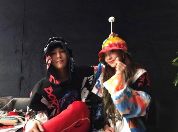 Bài báo: "Buổi biểu diễn tuyệt vời!" G-Dragon x Sandara Park, tình bạn đặc biệt của YG