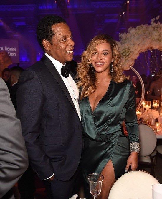 Bài báo: "Nữ hoàng trở lại" Beyonce <3 Jay Z, buổi hẹn hò hai người