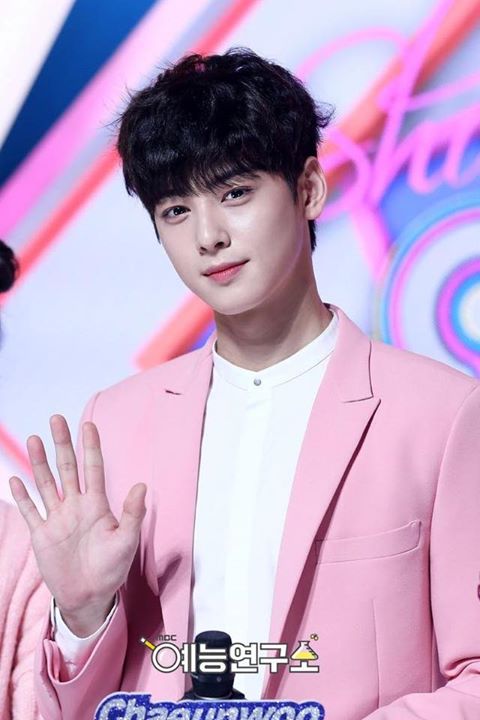 Pann: Astro Cha Eun Woo trước và sau khi giảm cân