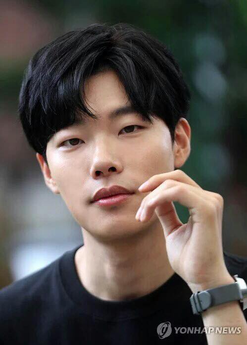 Bài báo: "How!"... Ryu Jun Yeol, một chuyện lạ không ngờ tới trên bảng xếp hạng