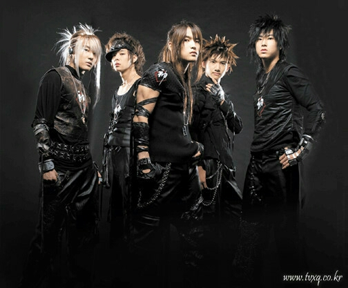 Pann: B&agrave;n về outfit khủng khiếp của idol n&agrave;o c&aacute;c mẹ