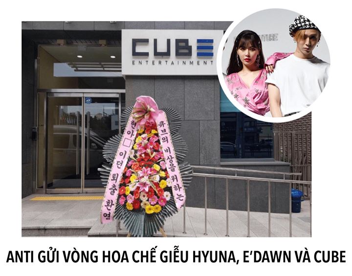 Món quà đặc biệt được gửi thẳng tới trước cửa trụ sở Cube ở Seongdong-gu. Bên trái: “Chúc mừng HyunA và E’Dawn đã bị tống cổ khỏi công ty”. Bên phải: “Chúc mừng tình hình nguy cấp của Cube.”