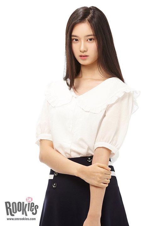 Nữ trainee Trung Quốc Yiyang (1997) xác nhận rời SM