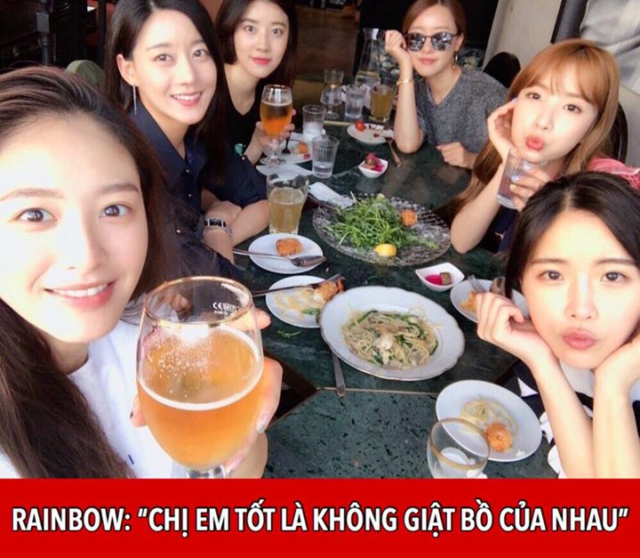 Cựu thành viên Rainbow Jaekyung tiết lộ trên Radio Star, bí quyết khiến các thành viên vẫn khăng khít như ruột thịt ngay cả khi nhóm đã tan rã là do không chạm tới một tử huyệt duy nhất: “Hầu như ngày nào chúng em cũng gặp nhau. Tính đến nay đã là bạn thâ