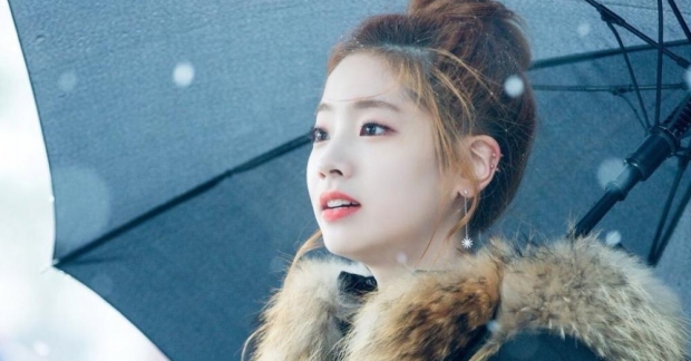 Trình buộc tóc "thần sầu" của Dahyun (TWICE) sẽ khiến bạn không thể rời mắt khỏi cô nàng 