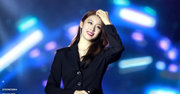 Jiyeon (T-ara) cập nhật SNS: Tuy tươi cười vui vẻ nhưng dáng người lại gầy gò đến khó tin