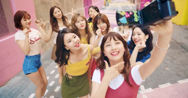 TWICE liên tiếp đón nhận tin vui: MV "Likey" đã cán mốc 300 triệu view 