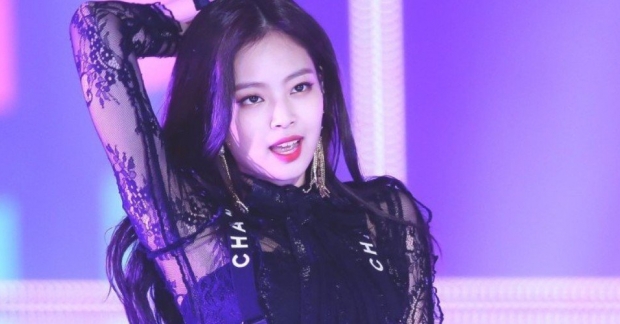 Những khoảnh khắc Jennie (BLACKPINK) bỏ "bùa yêu", khoe dáng S-line mê hoặc bao người