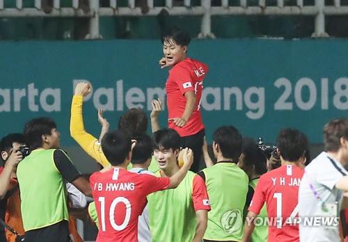 Bài báo: -Asian Games- Seung Woo và Hee Chan ghi bàn trong hiệp phụ! Hàn Quốc đánh bại Nhật Bản lần thứ hai và giành Huy chương Vàng