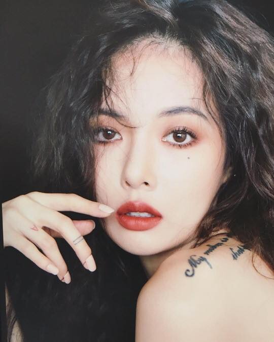 Bài báo: Hyuna cập nhật SNS lần đầu tiên sau khi ‘suýt bị đuổi khỏi Cube’... chỉ đăng hình, không một lời nào